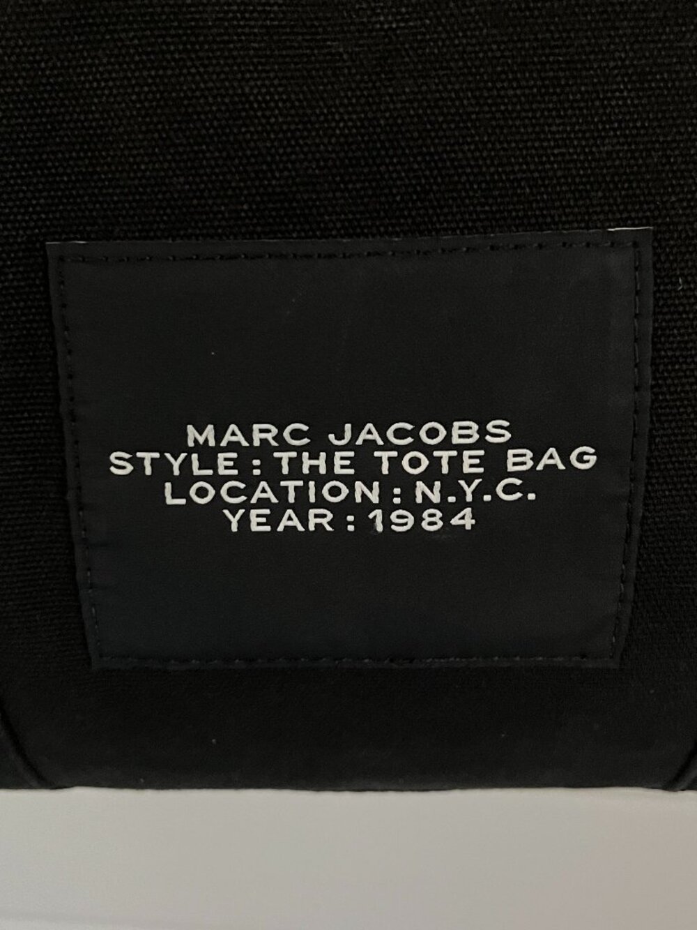 Marc Jacobs The Tote Bag - Picture 5 of 8